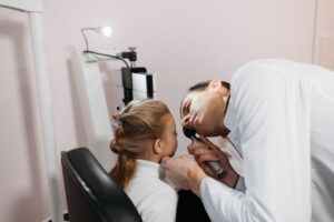 시그니아 독일보청기 오산센터 · 동탄센터 ear examination doctor